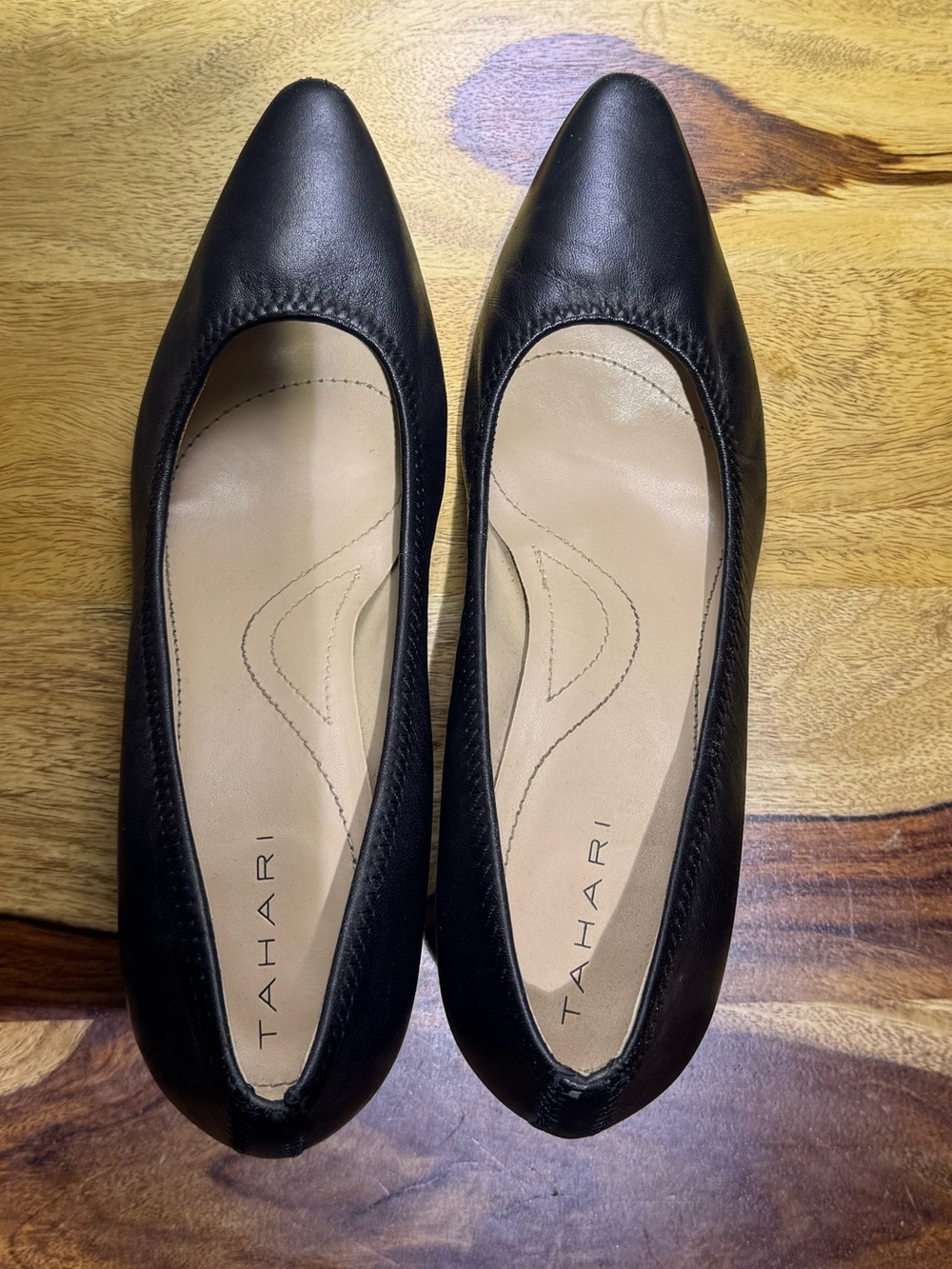 Tahari Blake Classic Black Women's Pump - size 7M Leather Low Heel - Picture 9 of 10
